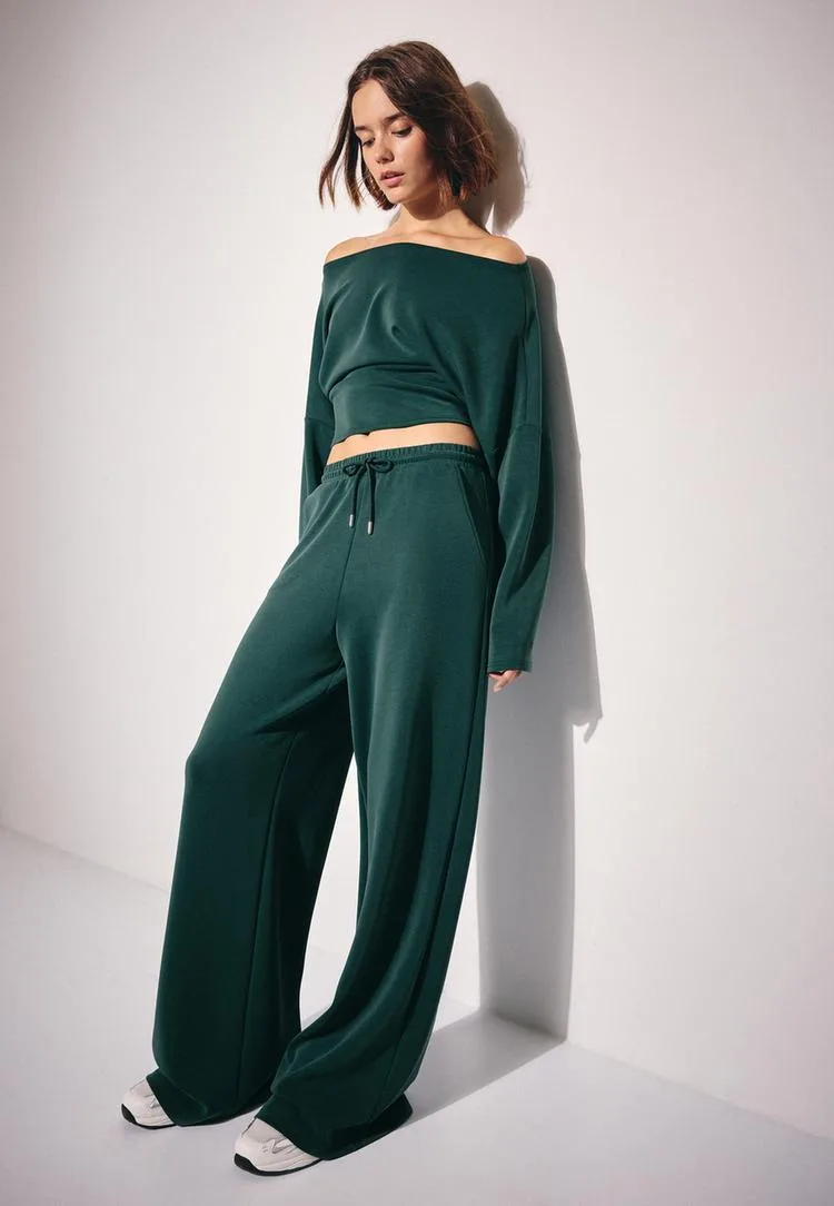 Palazzo-Jogginghose mit weichem Griff Khaki L - Stradivarius - FashionsVida