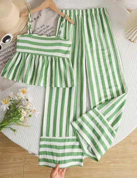 Conjunto de camiseta de tirantes elegante y de moda con rayas tejidas para niñas preadolescentes - Shein - FashionsVida