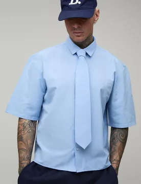 Herren Übergroßes Kastenförmiges Kurzarmhemd Mit Krawatte Blue Größe Medium - boohooMAN - FashionsVida