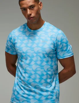 Men's Active Abstract Wave Regular Fit T-Shirt Aqua Size X-Small Aqua XS - boohooMAN - FashionsVida