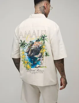 Herren Großes Übergroßes Kurzarm-Hemd Mit Ortsmotiv Und Entspannte Shorts Im Set Natural Größe 2XL - boohooMAN - FashionsVida