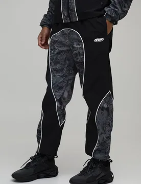 Herren Entspannt Geschnittene Nylon-Hose Mit Camouflage-Farbblock Und Paspelierung Größe Large - boohooMAN - FashionsVida