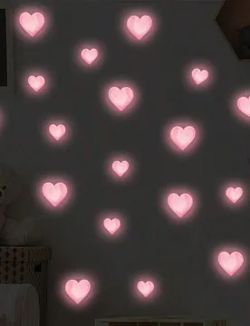 Piezas Pegatinas de pared con forma de corazón rosa que brillan en la oscuridad, autoadhesivas, decorativas de vinilo pastel para habitaciones y deco - Shein - FashionsVida