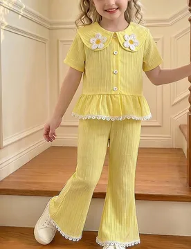 Conjunto de 2 piezas para niñas jóvenes con top de manga corta y pantalones con estampado floral, estilo campestre, cuello Peter Pan con margarita 3 - Shein - FashionsVida