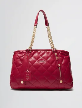 Borsa Kate a spalla rossa misura grande in pelle nera matelassé logo in metallo e charm frontale - Liujo - FashionsVida