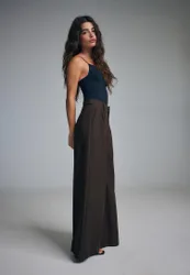 Weite Stoffhose mit verstellbaren Knöpfen Braun 42
