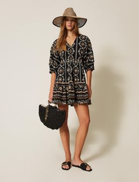 Robe courte en mousseline avec broderie anglaise