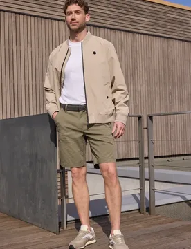 Street One Mid Waist Chino Shorts mit Gürtel und Print male Beige - Street One MEN - FashionsVida