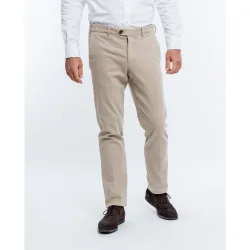 Chino de hombre regular en claro