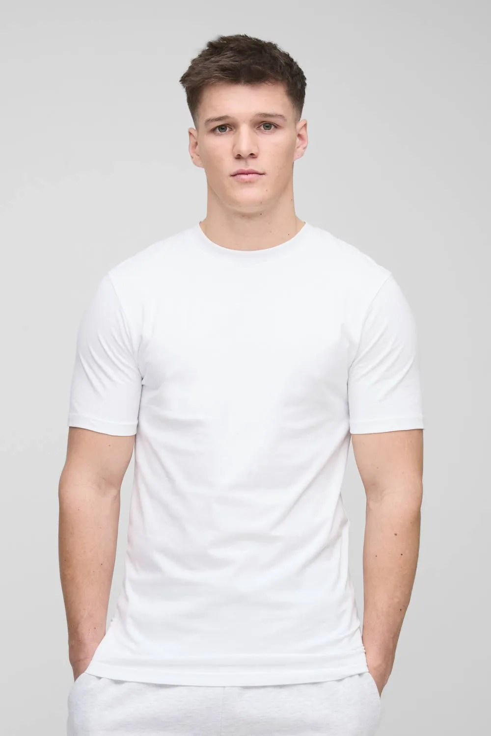 Herren Tall Basic Muscle Fit T-Shirt White Größe Medium - boohooMAN - FashionsVida
