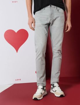 Jeans slim con effetto slavato - grigio
