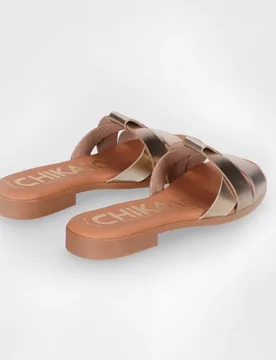 Sandalias planas de mujer con tiras anchas cruzadas de corte simétrico y puntera redonda - Chika10 - FashionsVida
