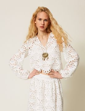 Blouse en macramé avec festons