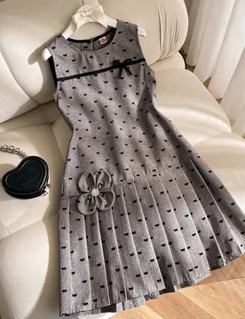 Vestido casual gris sin mangas con pliegues en el bajo, decoración de lazo elegante y floral 3D para niña preadolescente - Shein - FashionsVida