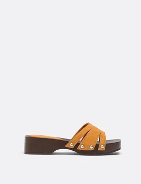 Flache Clogs aus Leder KOMBINIERT 35 - Stradivarius - FashionsVida