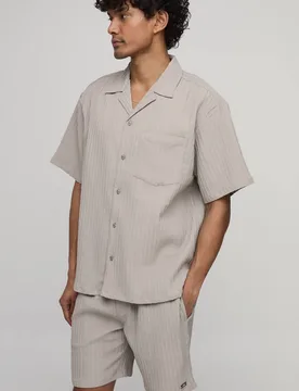 Herren Oversized Kurzarm-Set Mit Unregelmäßig Gefalteten Shorts Taupe Größe 5XL - boohooMAN - FashionsVida