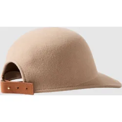 Gorra de mujer de fieltro de lana con cierre de piel