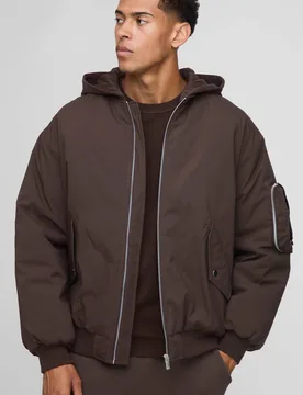 Herren Oversized Fit PU Applikation Nylon Kapuzen-Bomberjacke Chocolate Größe Small - boohooMAN - FashionsVida