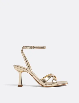 Sandalen mit feinem Absatz GOLD 40 - Stradivarius - FashionsVida