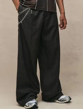 Herren Baggy Fit Karo Pin-Tuck Elegante Hose Mit Kette Chocolate Größe 30 - boohooMAN - FashionsVida