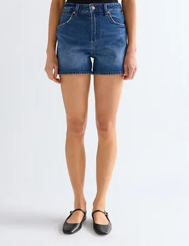 Vaqueros cortos de mujer de corte relaxed - Wrangler - FashionsVida