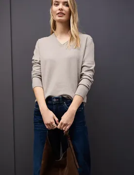 Kuscheliger V-Neck Pullover female Beige