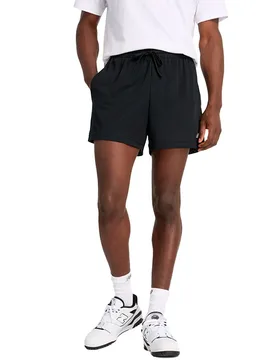 Pantaloni Corti Sportivi Sport Essentials Mesh 5´´ Black 001 S - New Balance - FashionsVida