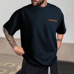 Hombres Camiseta ribete en contraste con parche de bolsillo