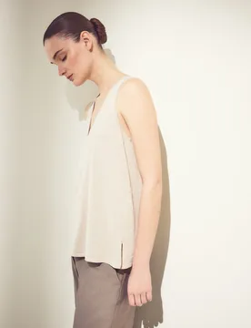 Top de mujer sin mangas y cuello pico con hilo de lurex - Woman El Corte Inglés - FashionsVida