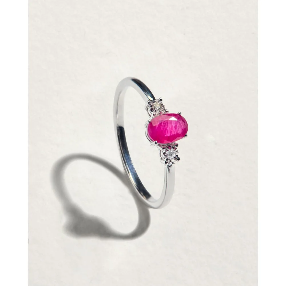 Anillo de oro con diamante y rubí - El Corte Inglés - FashionsVida