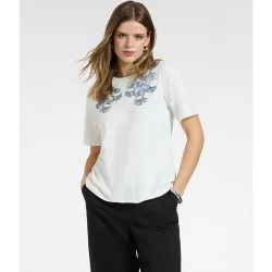 Camiseta de mujer con bordado floral ajuste regular y mangas cortas
