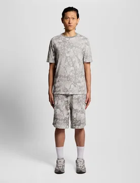 Men's Industrial Graphic Sweat Shorts in Grey - Lyle & Scott - FashionsVida