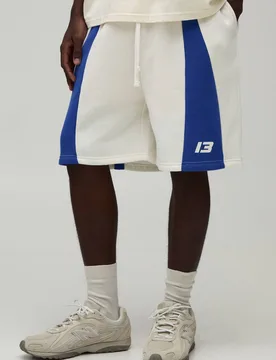 Herren Normal Geschnittene Moto-Jersey-Shorts Ecru Größe 3XL - boohooMAN - FashionsVida