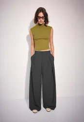 Stricktop mit Stehkragen Olivgrün S