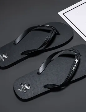 Chanclas con decoración de metal negro para hombre, chanclas con poste para el dedo del pie para uso diario - Shein - FashionsVida