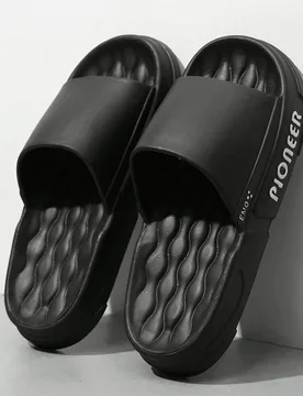 Pantuflas cómodas y gruesas de suela de EVA para hombres en otoño/invierno, sandalias suaves y sin olor para baño e interior en verano - Shein - FashionsVida