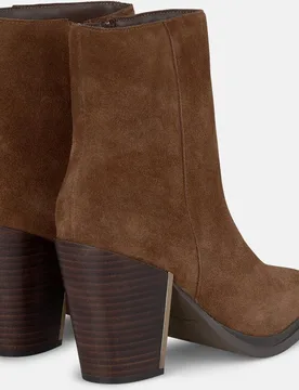 Botines básicos de mujer con tacón ancho y puntera afilada - Alma en Pena - FashionsVida