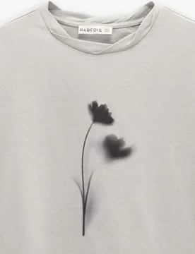 Camiseta de mujer de manga corta con dibujo frontal - Parfois - FashionsVida