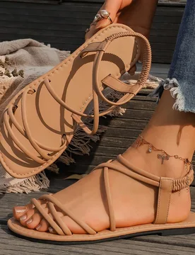 Sandalias de verano de punta puntiaguda con cruce de correas en unicolor de piel de imitación bohemia 2026 - Shein - FashionsVida