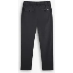Chino de hombe con pinzas y trabillas en la cintura