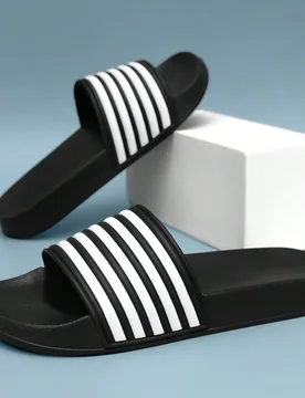 Par de chanclas tipo slide a rayas negras y blancas, estilo deportivo para exterior, playa, interior y hogar, suela blanda y elástica, aptas para uso - Shein - FashionsVida