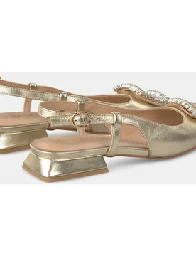 Zapatos de salón de mujer con broche de pedrería y puntera afilada - Alma en Pena - FashionsVida