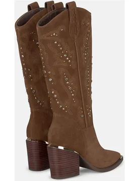 Botas básicas de mujer de tacón ancho con bordado y tachas - Alma en Pena - FashionsVida