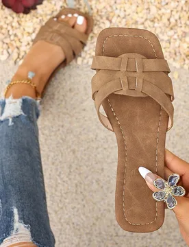 Sandalias de playa tipo slip-on con tira casual de moda primavera/verano, tacón plano cómodo y punta redonda, versátiles en color marrón, accesori - Shein - FashionsVida