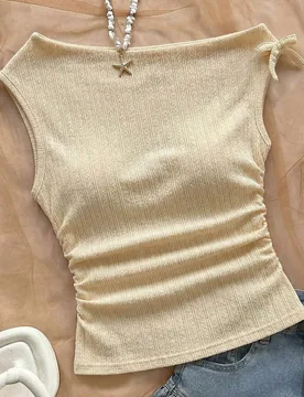 Camiseta corta de niña preadolescente con hombro asimétrico, textura y pliegues, para vacaciones de estilo elegante y casual - Shein - FashionsVida