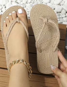 Sandalias de mujer con aspecto tejido de plástico EVA, planas, de uso casual diario, para la playa y la orilla del mar, en negro y caqui, versátiles - Shein - FashionsVida