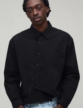 Herren Oversize Boxy Asymmetrisches Knopfleisten Popeline-Hemd Black Größe XS - boohooMAN - FashionsVida