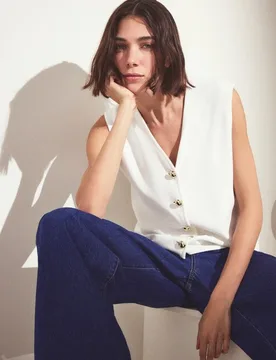 Chaleco de mujer con cuello pico y botones dorados - Woman El Corte Inglés - FashionsVida