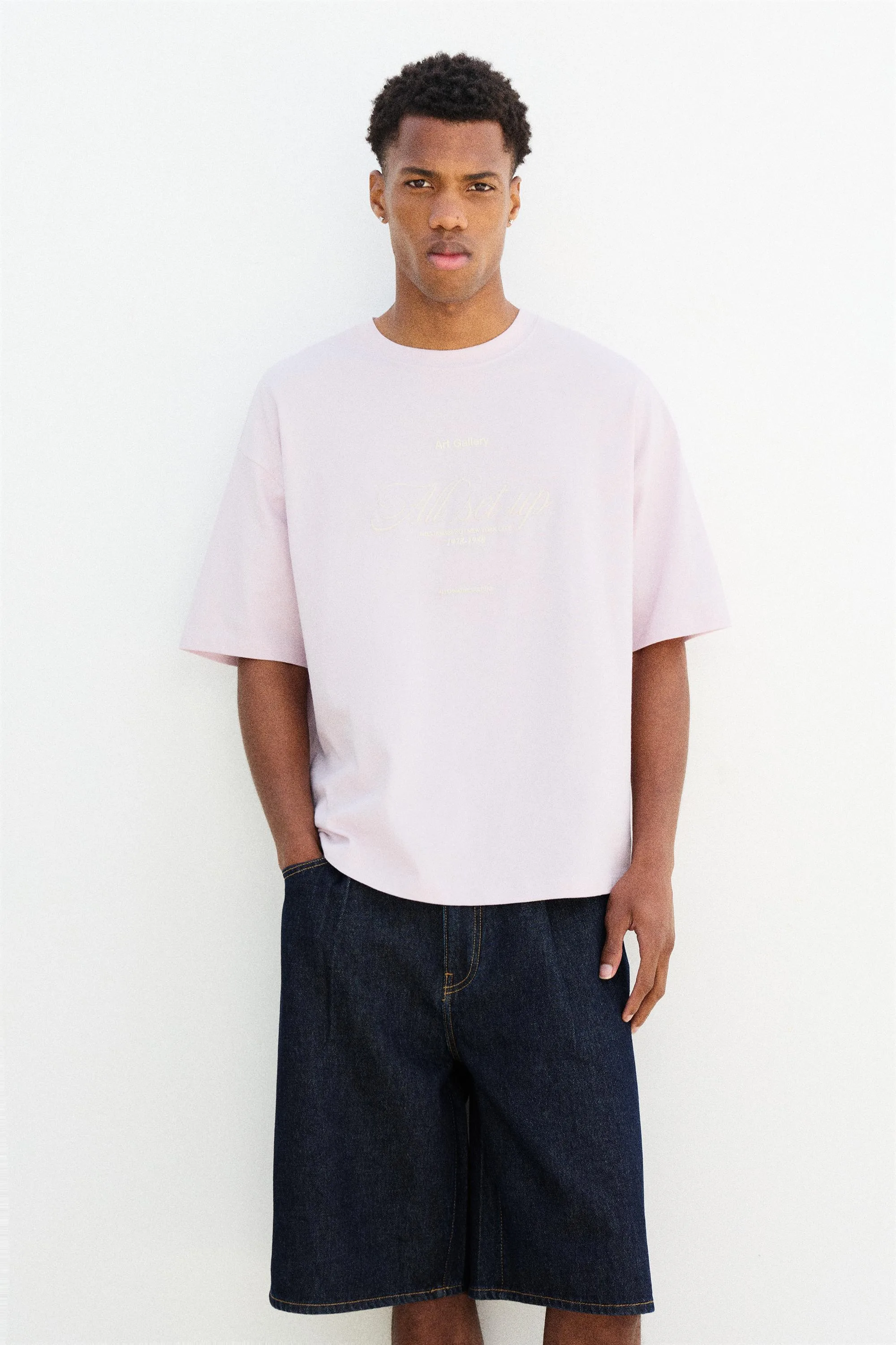 Relaxed Williamsburg Graphic T-Shirt (Size: ) - Pull&bear - FashionsVida