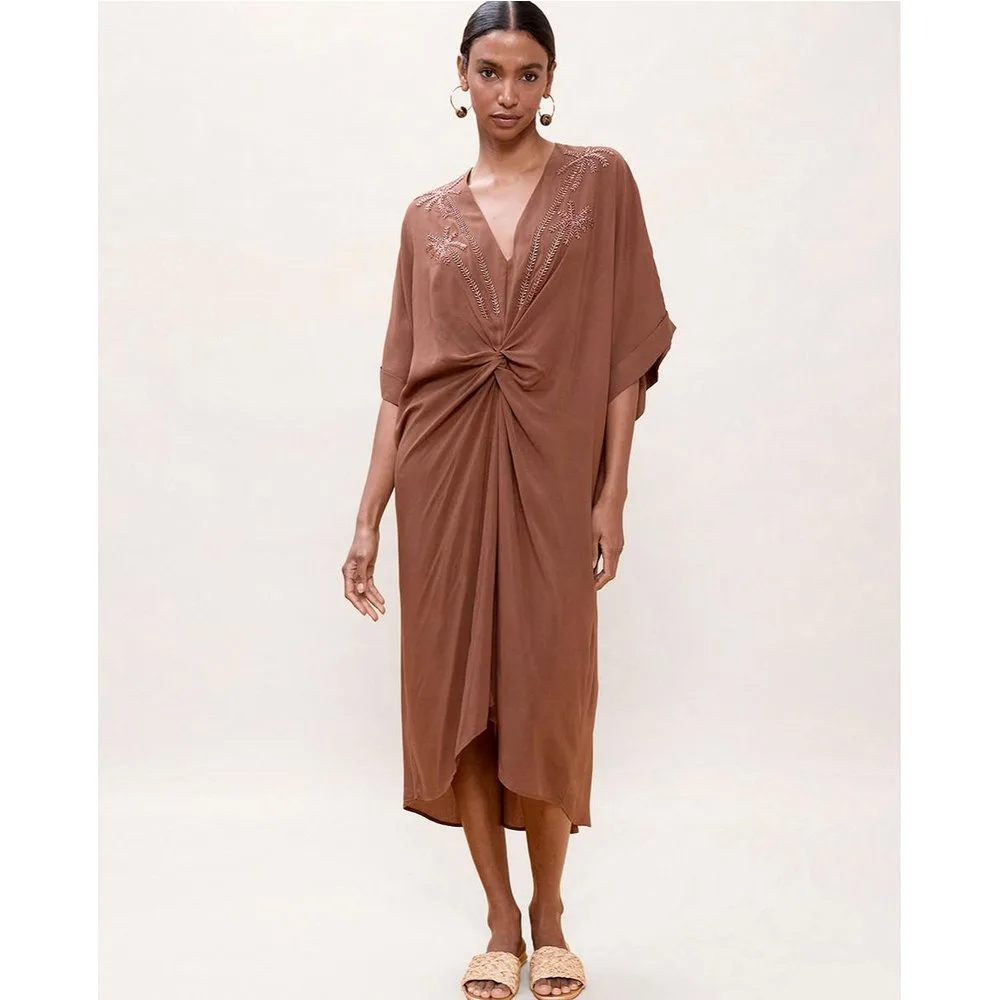 Vestido midi anudado con bordado a tono - Lola Casademunt - FashionsVida